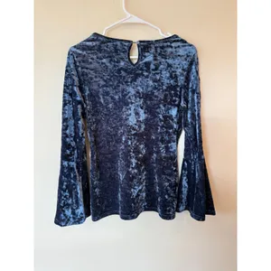 Liquid by Sioni Velvet Top Women Small Blue Stretch Tie Bell Sleeve Keyhole Back thumbnail 3