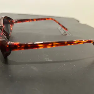 Tortoise Shell Oval Sunglasses Brown thumbnail 3