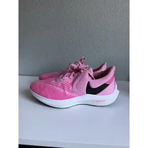 Nike Zoom Winflo 6 Women's 10 Psychic Pink Black Running Shoes BQ3192-600 thumbnail 2