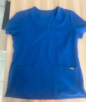 FIGS Casma™ Three-Pocket Scrub Top thumbnail 5