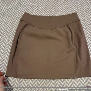 Lululemon Scuba HR Mini Skirt Taupe Brown Cotton Fleece LW8ALSS Size M NEW thumbnail 8