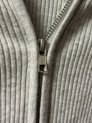 Brandy Melville Zip up hoodie thumbnail 3