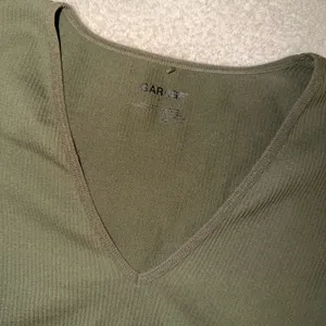 garage crop top thumbnail 4