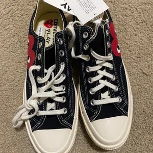 Comme des Garcons Play x Converse Play One Heart Sneakers thumbnail 3