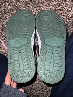 Nike Air Jordan 1 Mid thumbnail 4
