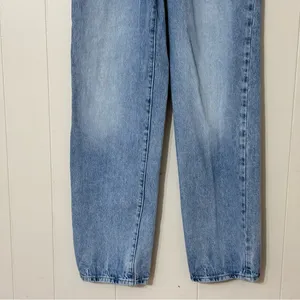 Levi’s ‘94 Baggy Jeans Women’s Size 24 High Rise Straight Leg Light Wash Denim thumbnail 3