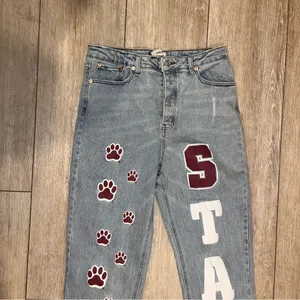 GAMEDAY SOCIAL Legacy Collection Mississippi State MSU Jeans Bulldog Paws 31 thumbnail 3