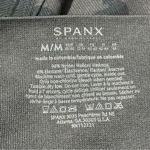 Spanx Women’s Size M Black Camo Seamless Look At Me Now Leggings thumbnail 9