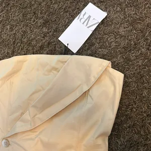 NWT Zara Creme‎ Strapless Asymmetrical Bandeau Top thumbnail 3