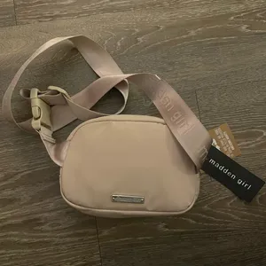 NWT madden girl Solid Fanny Pack in pale pink. thumbnail 2