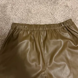 NWOT Steve Madden high wasted faux leather shorts women's size medium thumbnail 9