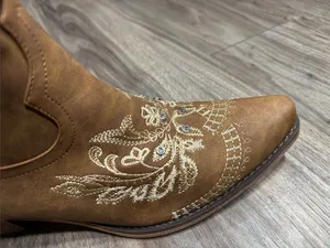 Western Embroidered Heeled Boots in Tan Size 12 thumbnail 4