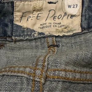 FREE‎ PEOPLE Denim Mini Skirt Women’s Size 27 2 Tone Blue Distressed Button Fly thumbnail 6
