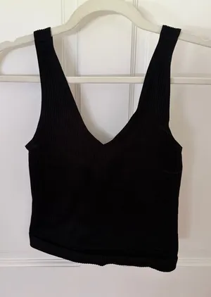 Black Ribbed V thumbnail 1
