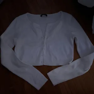 Brandy Melville Cropped Cardigan thumbnail 3