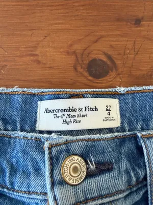 Abercrombie The 4” Mom Short High Rise thumbnail 3