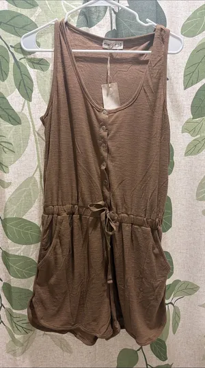 Sleeveless Brown Button thumbnail 1