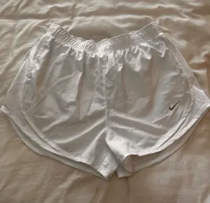 White Nike shorts thumbnail 1
