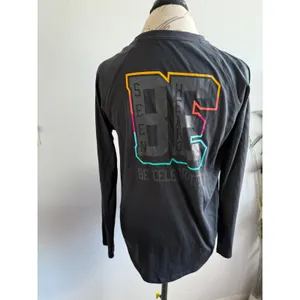 Under Armour BE Black Liberation Worldwide LS‎ T Shirt Top Medium thumbnail 4