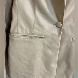 NWT Women's Faux-Leather Fitted Blazer Size M thumbnail 4