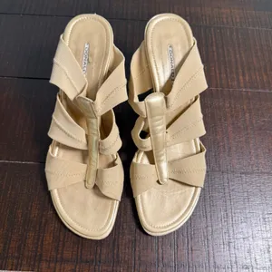 Donald J Pliner Womens 7.5 M Nude Gold Strappy Kitten Heel Sandals Mules Spain thumbnail 3