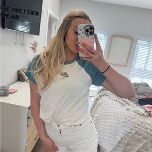 Nike Women's vintage Tee xl thumbnail 6