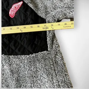 ANTIGUA Women's Detroit Red Wings Black/Gray Sherpa Pullover Jacket |‎ Med | EUC thumbnail 5