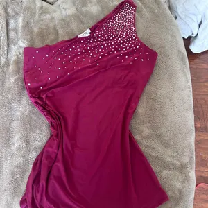 Berry pink vintage cache one shoulder gem top  thumbnail 4