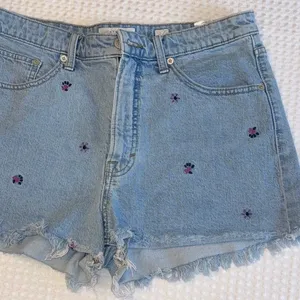 Lucky Brand 12/31 Pins Blue Denim Cut Off Jean Shorts Embroidered Purple Flower thumbnail 1