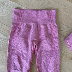 Lilia's Active - Racerback Sports Bra & Leggings in Pink thumbnail 3