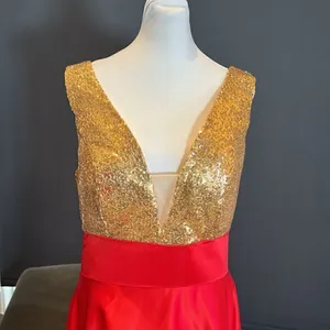 Women’s Gold Sequined Deep V-Neck Red Satin Full Length Prom Party Dress Size M thumbnail 2