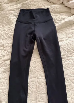 Alo Yoga Leggings thumbnail 1