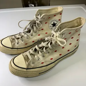 Converse Valentines Day Embroid Lips Limited Edition High Top Sneakers thumbnail 2