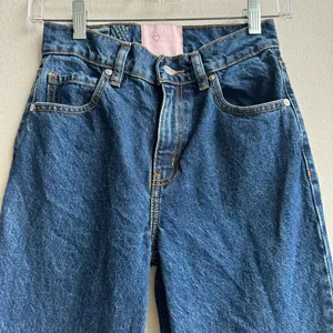 Revice Dark Solid Blue Wash High Rise Straight Leg Jeans Size 25 Made in Mexico thumbnail 2