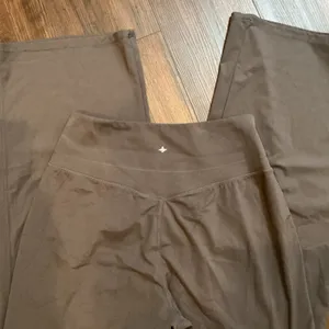Halara Petite High Waisted Wide Leg Yoga Pants Gray Side Pockets Size M Petite thumbnail 5