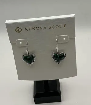 Kendra Scott Ari Heart Earrings NWT Green Silver Tone Dangle thumbnail 1