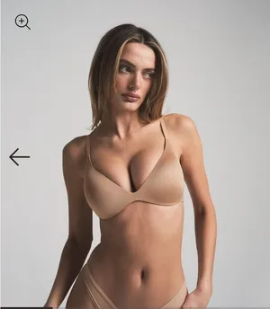 SKIMS Push-Up Bra Wireless Form thumbnail 1