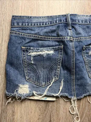 Hollister Frayed Dark Blue Distressed Denim Mini Skirt Size 3 (waist 26) thumbnail 10