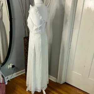 Lulus White Sleeveless Scoop Neck Wedding Gown thumbnail 2