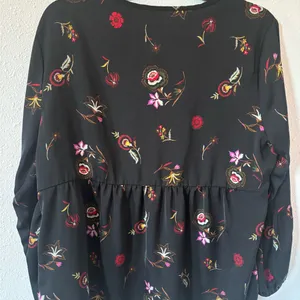 Old Navy Black Floral Babydoll Blouse thumbnail 2