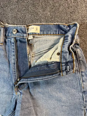 Abercrombie & Fitch The Mom Short High Rise Raw Hem Size 24/00 3" Inseam thumbnail 3