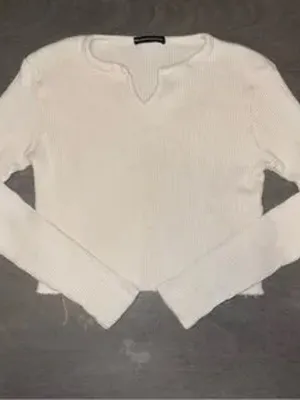 Brandy Melville Cropped Cream Long Sleeve thumbnail 3