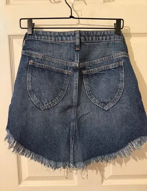 Free People We The Free Denim Mini Skirt Size 28 Raw Hem Medium Wash NWT thumbnail 4