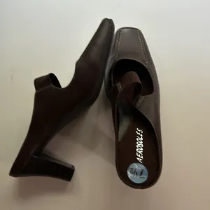 Brown leather backless Aerosoles heels. Sz 7.5. BNWT. Can be dressed up or down. thumbnail 4