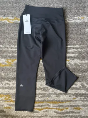 Alo Airlift Capri Yoga High-Waisted Leggings thumbnail 2