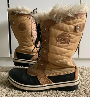 Tofino II faux fur lined women’s size 6 waterproof winter snow boots thumbnail 1