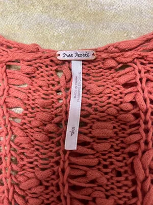 Free People Coral Open-Knit V-Neck Sweater size Small thumbnail 3