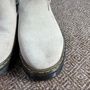 DR MARTENS Carlson Mules Shoes CREAM WARM SAND SUEDE LEATHER SZ 7L Boho Preppy thumbnail 9