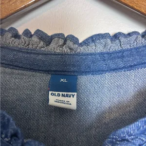 Old Navy Ruffle Collar Medium Wash Denim Jean Button Front Shirt Top thumbnail 4