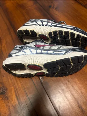 Brooks Dyad  Women's Sneakers thumbnail 5